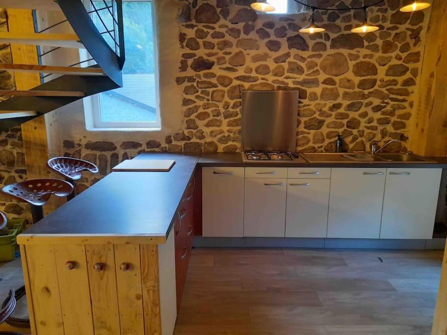La Grange De La Gratade Villa Rochefort-Montagne Екстериор снимка